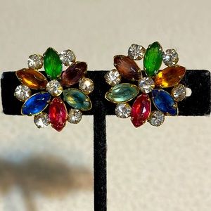 Vintage gold tone multicolored rhinestone screw back earrings (629)